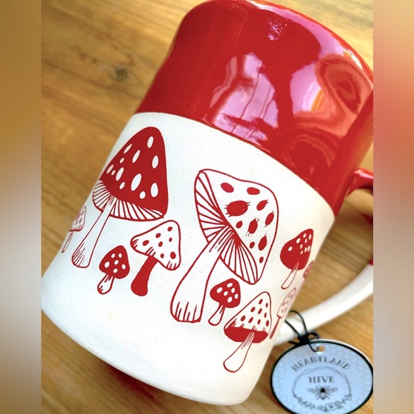 Mushroom Mug Vintage Inspired Design Red Tan Mugs NWT New Mug for Friend Gifts - Picture 2 of 8